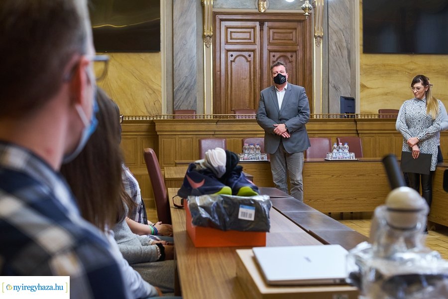 Tehetséges fiatalok díjazása 20220112