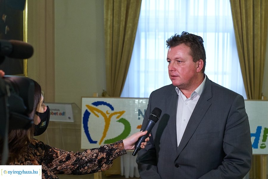 Tehetséges fiatalok díjazása 20220112