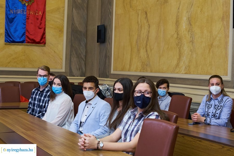 Tehetséges fiatalok díjazása 20220112