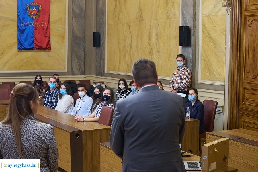 Tehetséges fiatalok díjazása 20220112