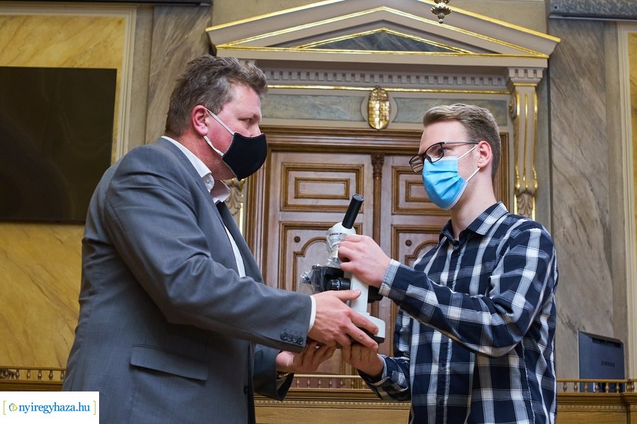 Tehetséges fiatalok díjazása 20220112