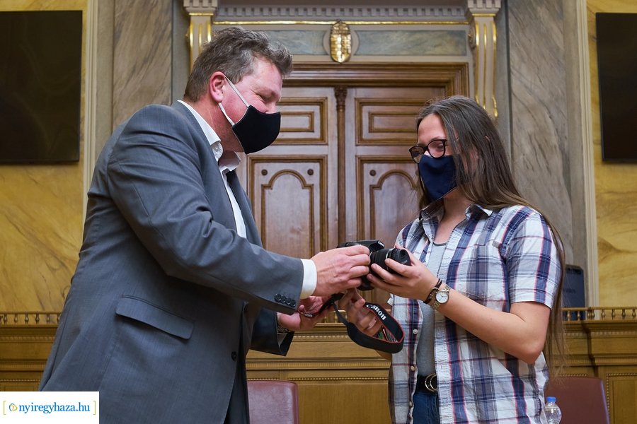 Tehetséges fiatalok díjazása 20220112