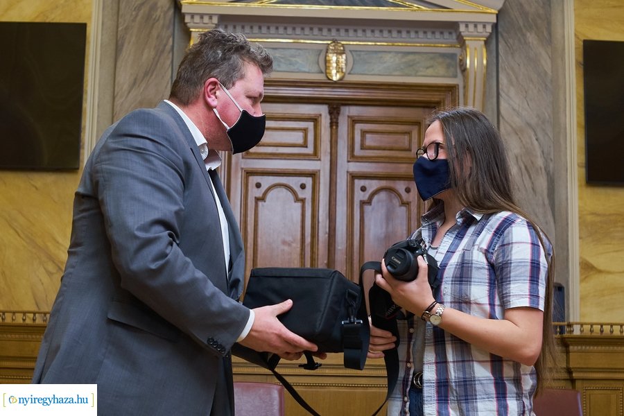 Tehetséges fiatalok díjazása 20220112