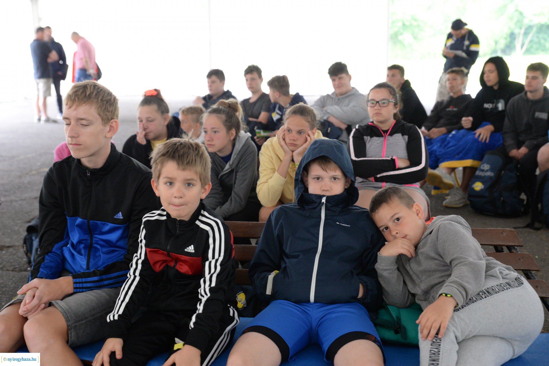 Tehetséges vízilabdások előadása Sóstón