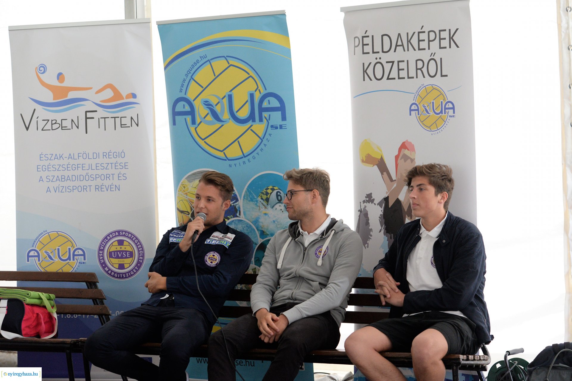 Tehetséges vízilabdások előadása Sóstón