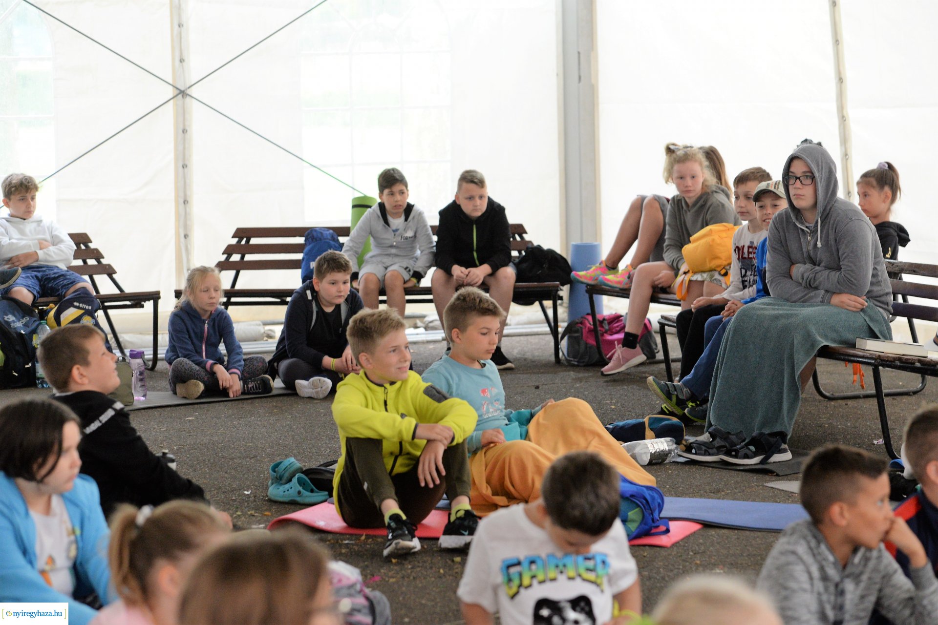 Tehetséges vízilabdások előadása Sóstón