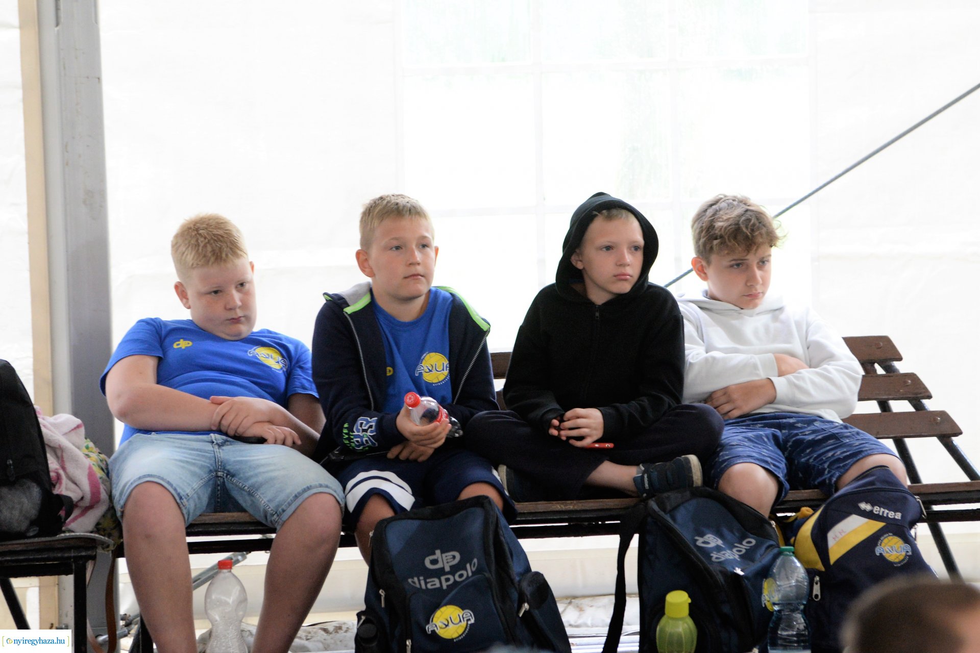 Tehetséges vízilabdások előadása Sóstón