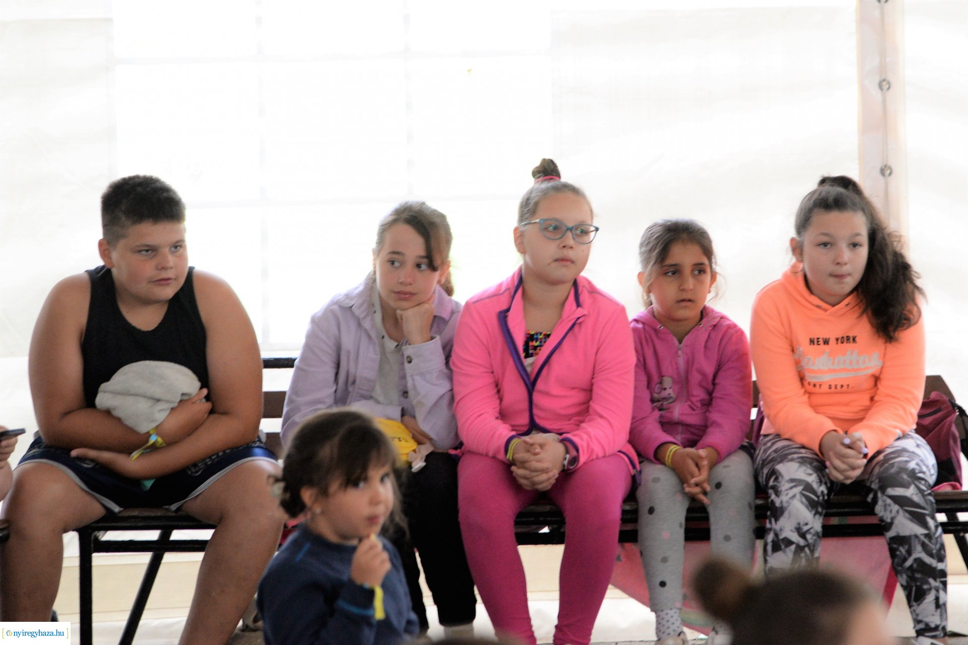 Tehetséges vízilabdások előadása Sóstón