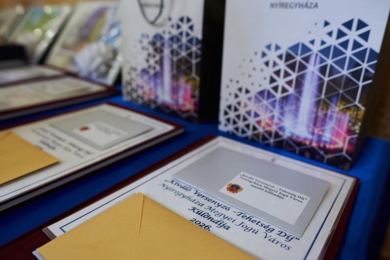 Tehetséggondozásban kiemelkedő pedagógusok és tanítványaik díjazása 2026