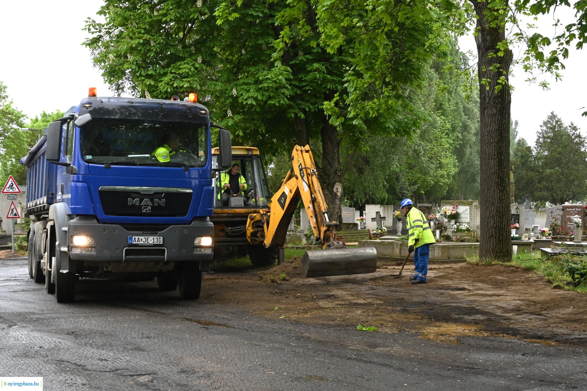 Temetői fejlesztések 2024-ben - a sajtó munkatársai tájékozódtak a beruházások megkezdéséről