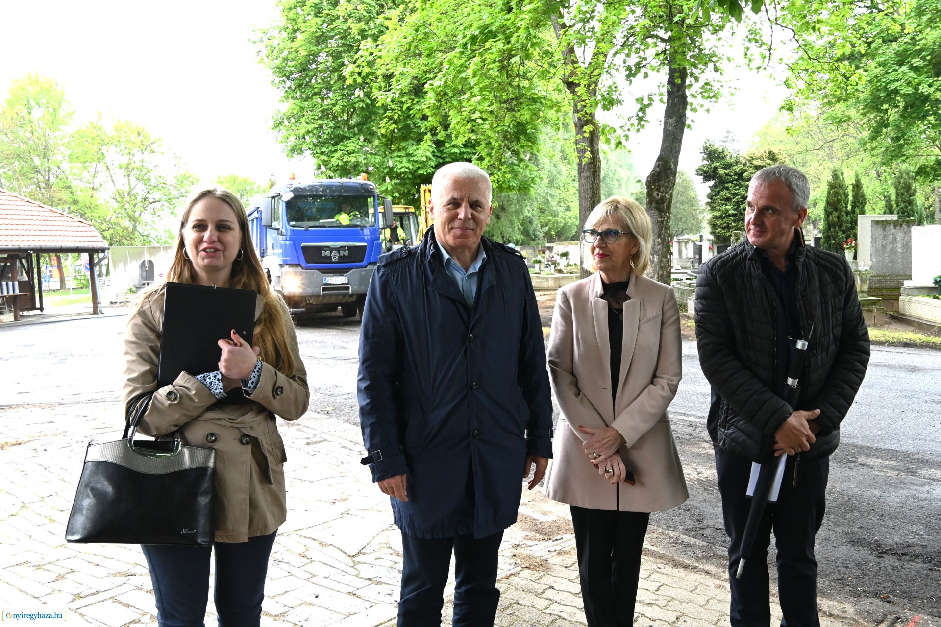 Temetői fejlesztések 2024-ben - a sajtó munkatársai tájékozódtak a beruházások megkezdéséről