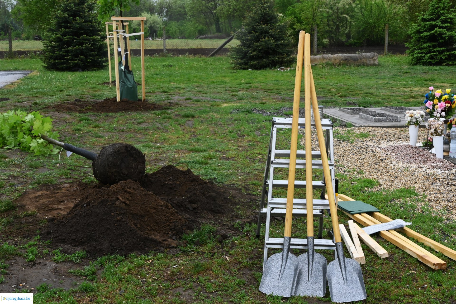 Temetői fejlesztések 2024-ben - a sajtó munkatársai tájékozódtak a beruházások megkezdéséről