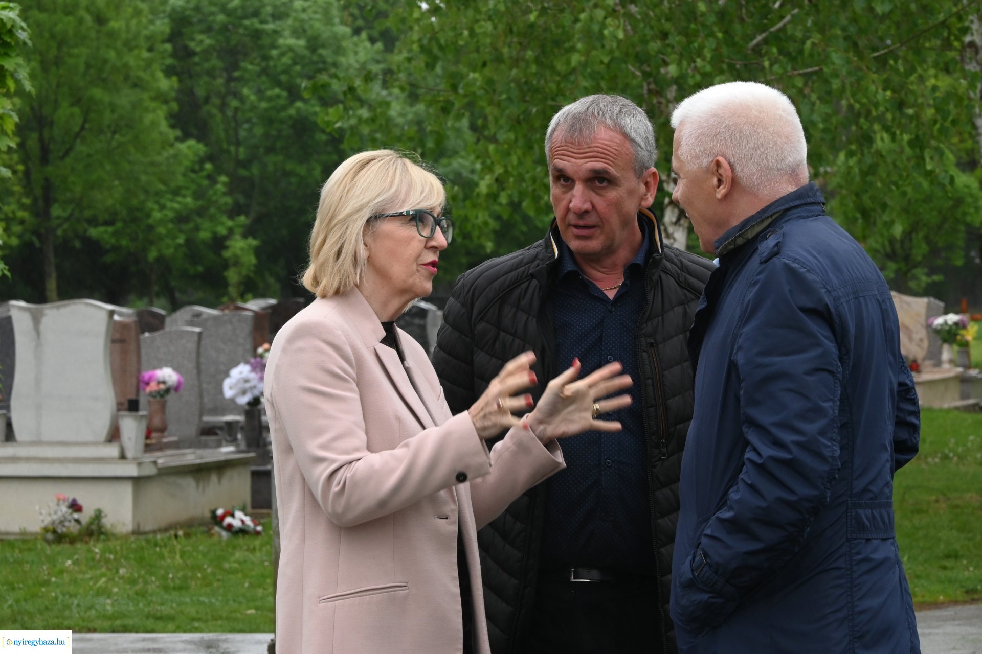 Temetői fejlesztések 2024-ben - a sajtó munkatársai tájékozódtak a beruházások megkezdéséről