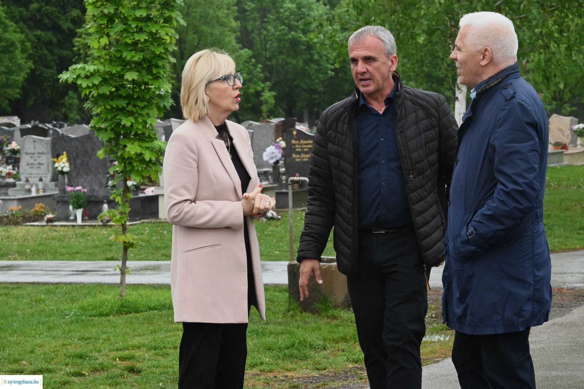 Temetői fejlesztések 2024-ben - a sajtó munkatársai tájékozódtak a beruházások megkezdéséről