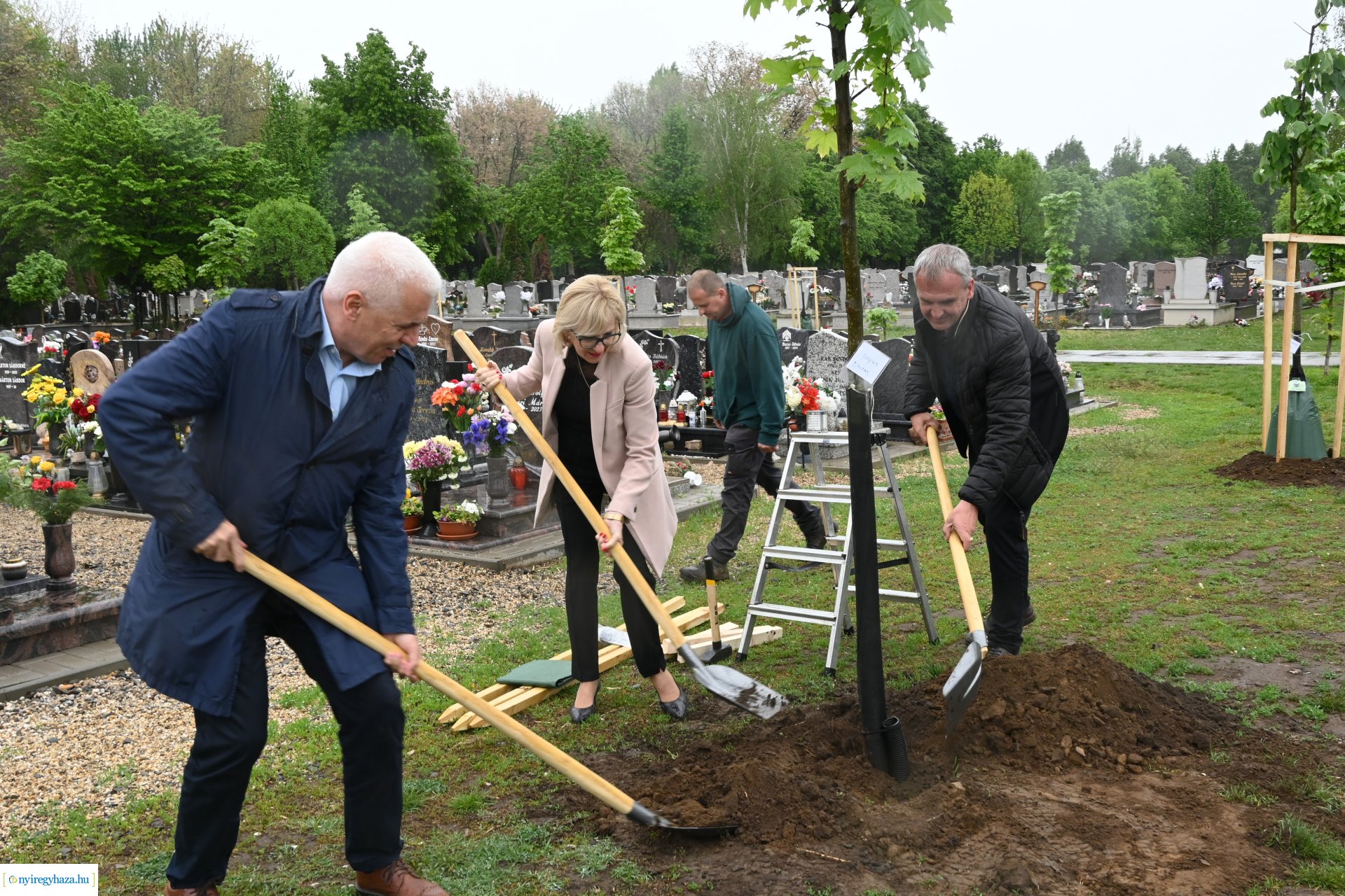 Temetői fejlesztések 2024-ben - a sajtó munkatársai tájékozódtak a beruházások megkezdéséről
