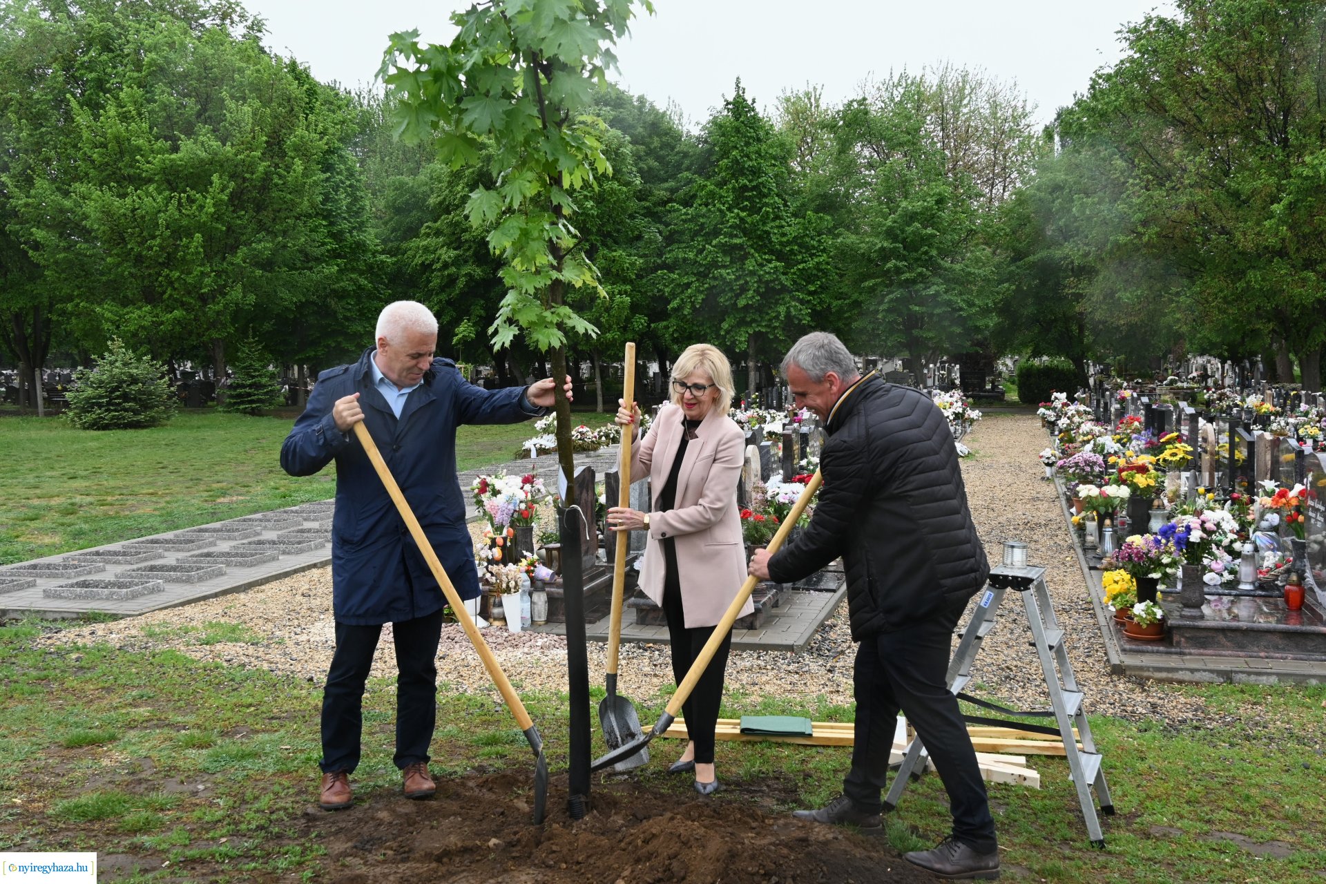 Temetői fejlesztések 2024-ben - a sajtó munkatársai tájékozódtak a beruházások megkezdéséről