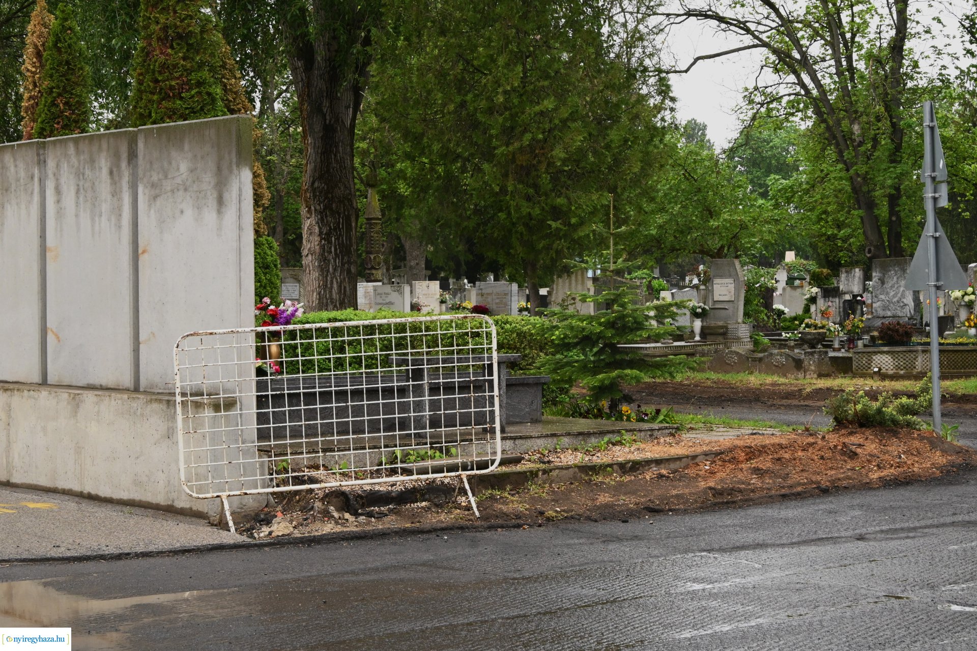 Temetői fejlesztések 2024-ben - a sajtó munkatársai tájékozódtak a beruházások megkezdéséről