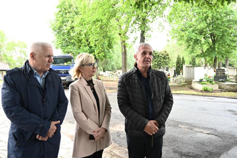 Temetői fejlesztések 2024-ben - a sajtó munkatársai tájékozódtak a beruházások megkezdéséről