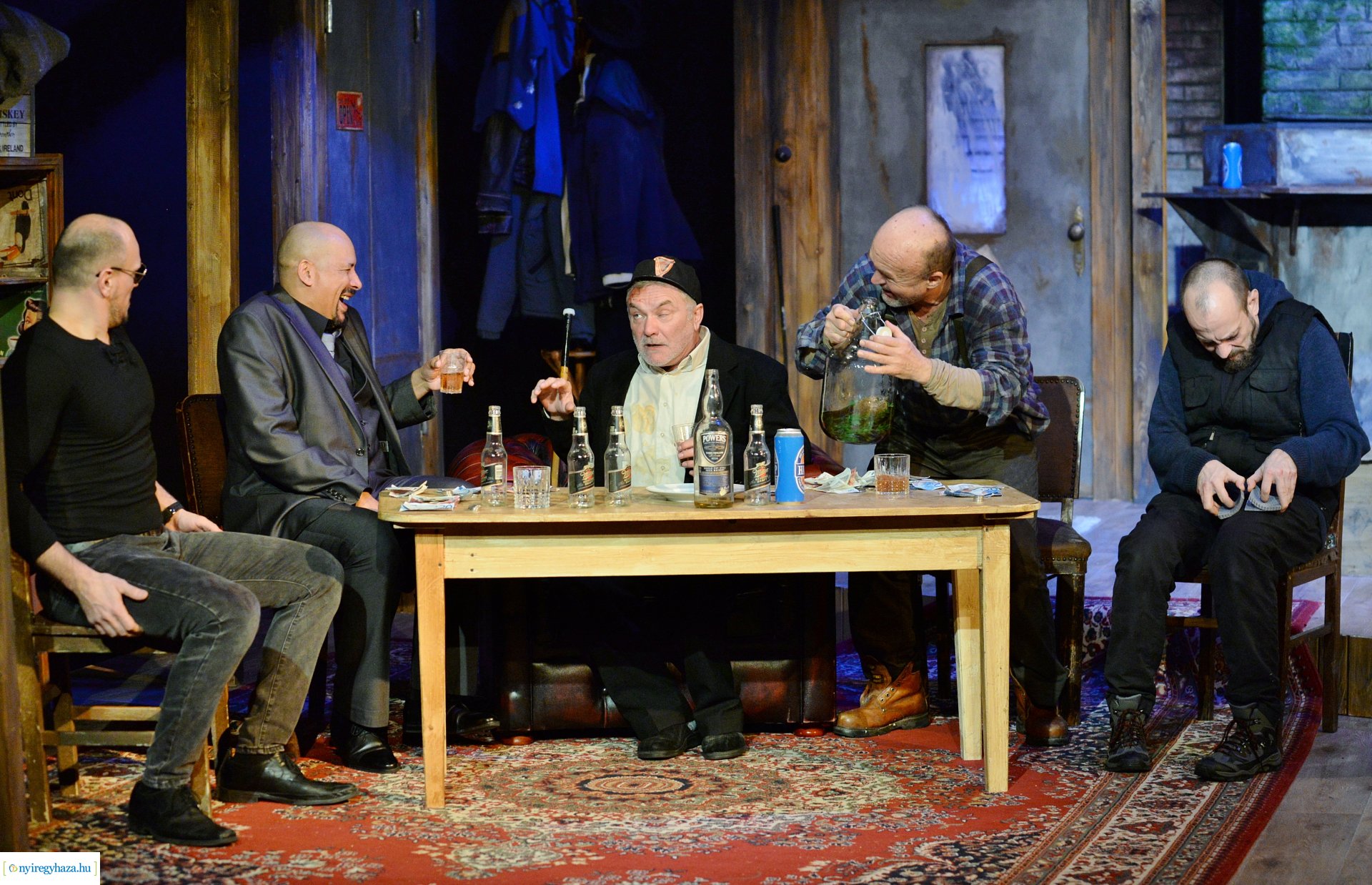 Tengeren - bemutató a Krúdy Kamara színpadán