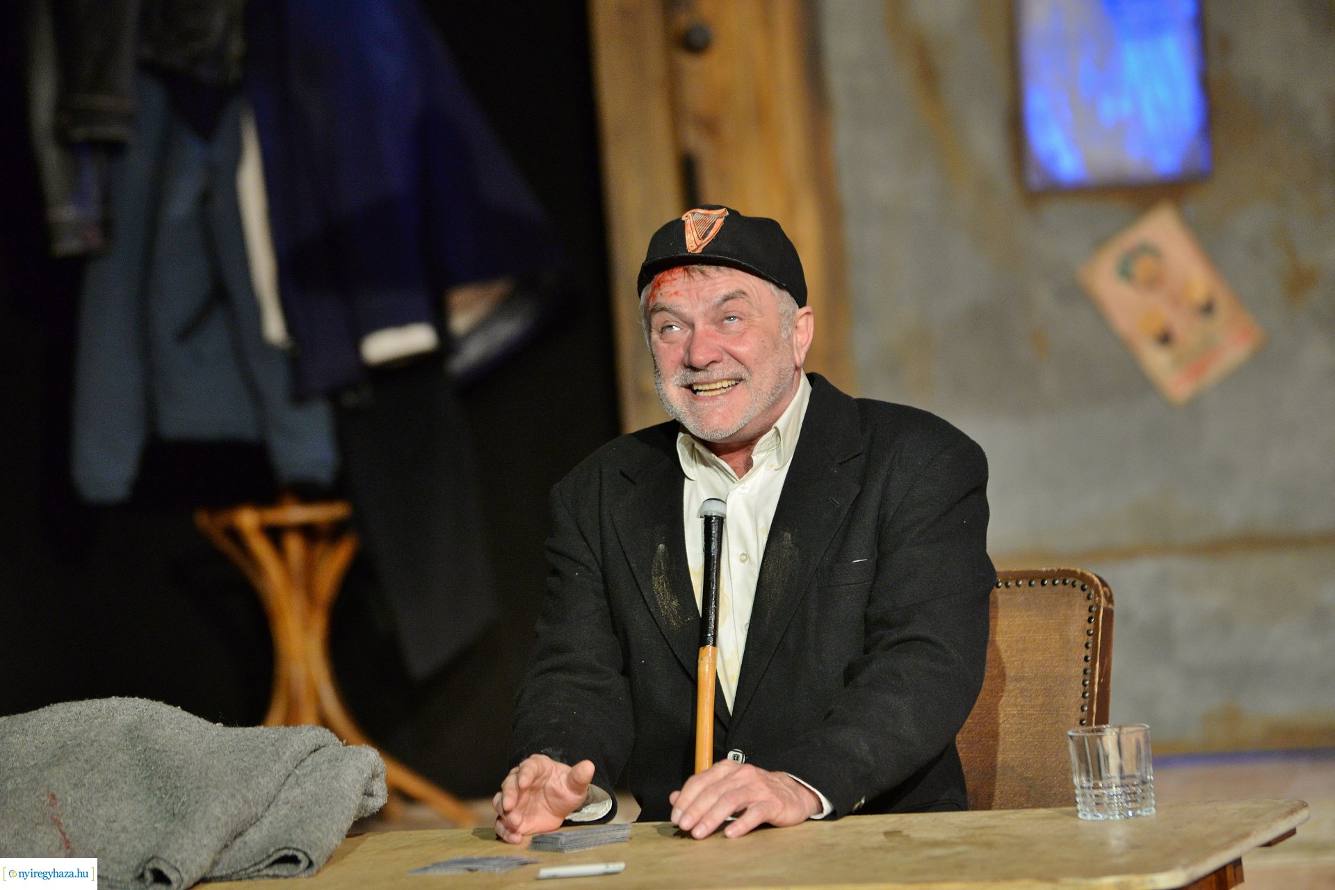 Tengeren - bemutató a Krúdy Kamara színpadán