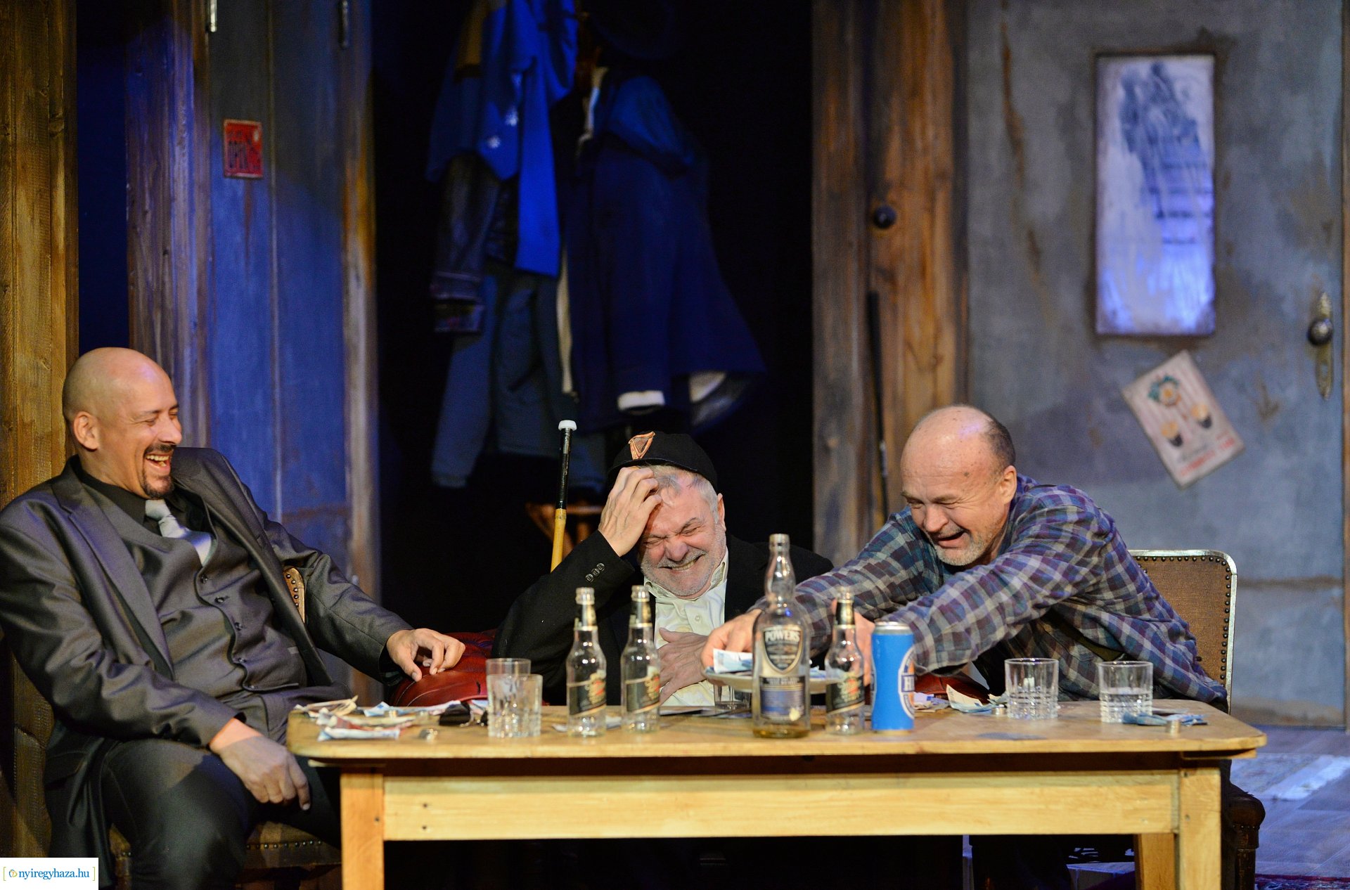 Tengeren - bemutató a Krúdy Kamara színpadán