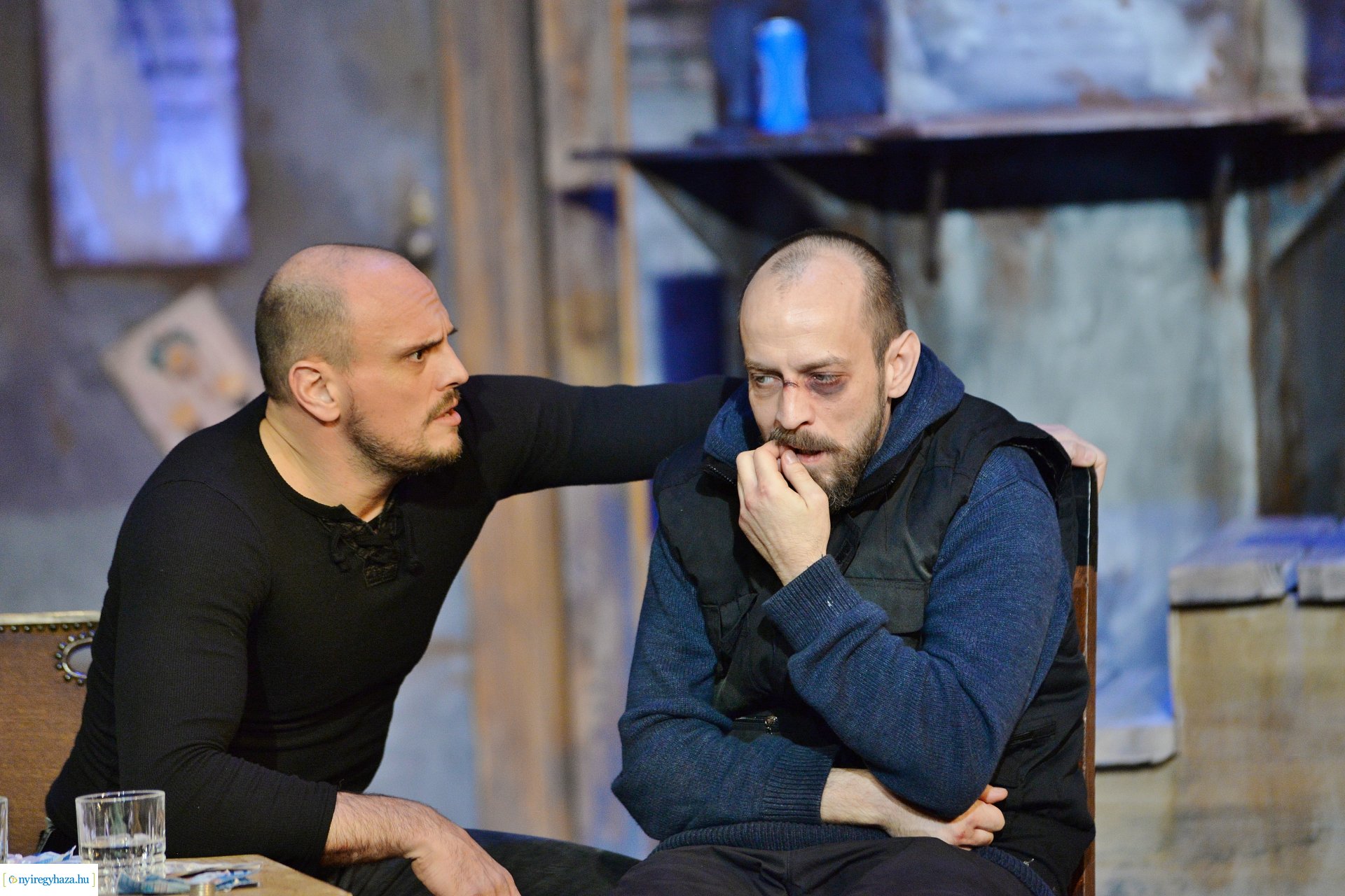 Tengeren - bemutató a Krúdy Kamara színpadán