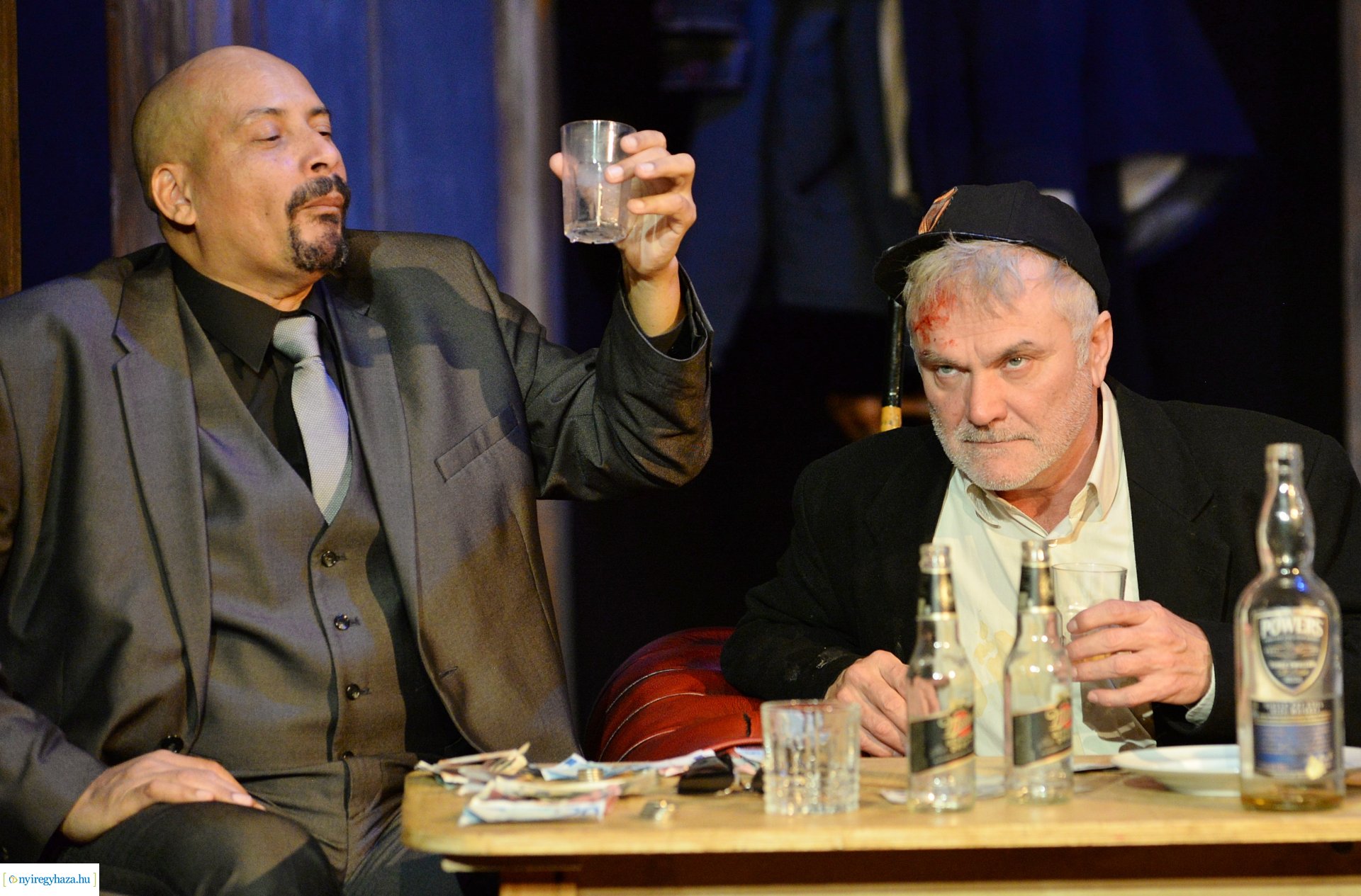 Tengeren - bemutató a Krúdy Kamara színpadán