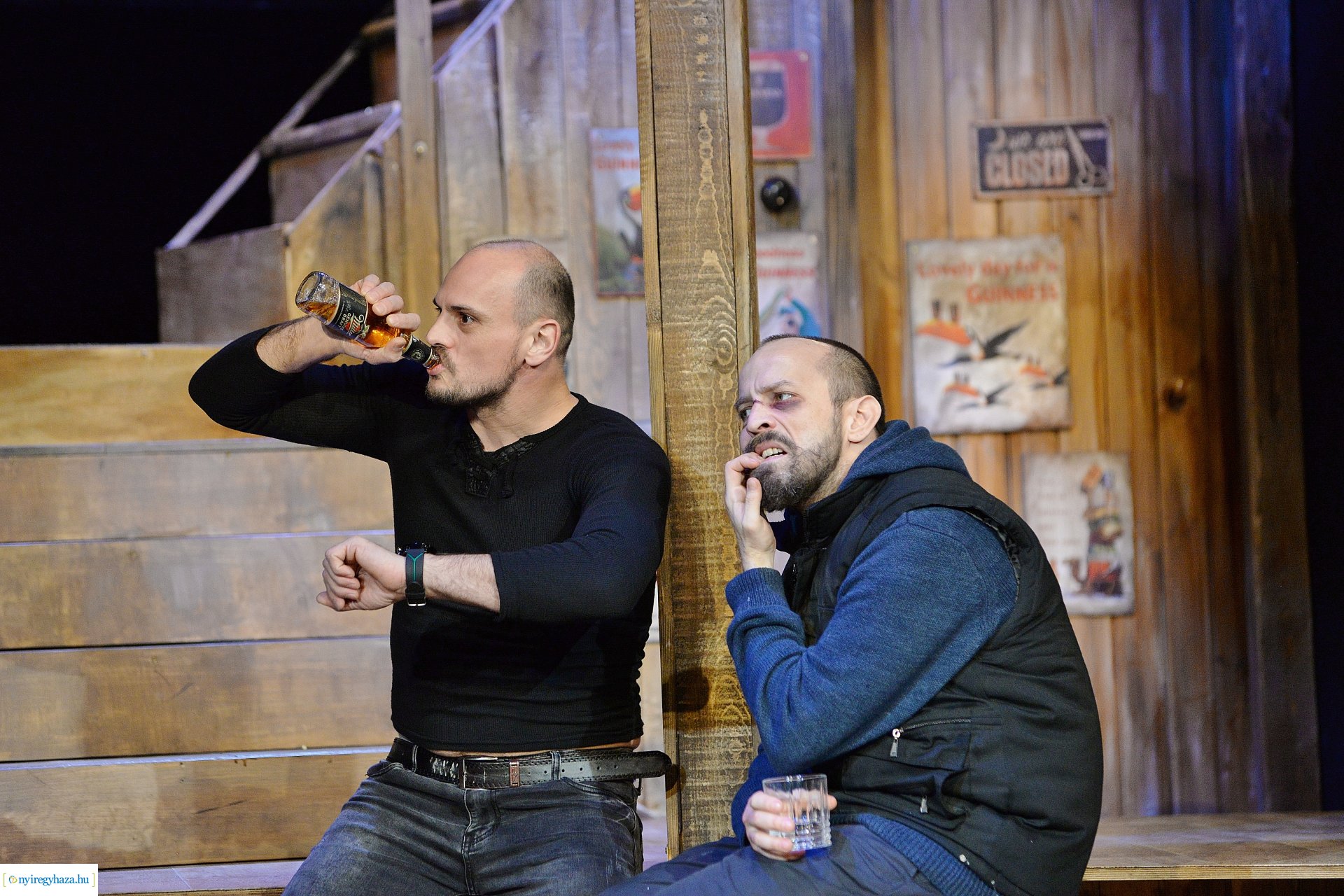 Tengeren - bemutató a Krúdy Kamara színpadán