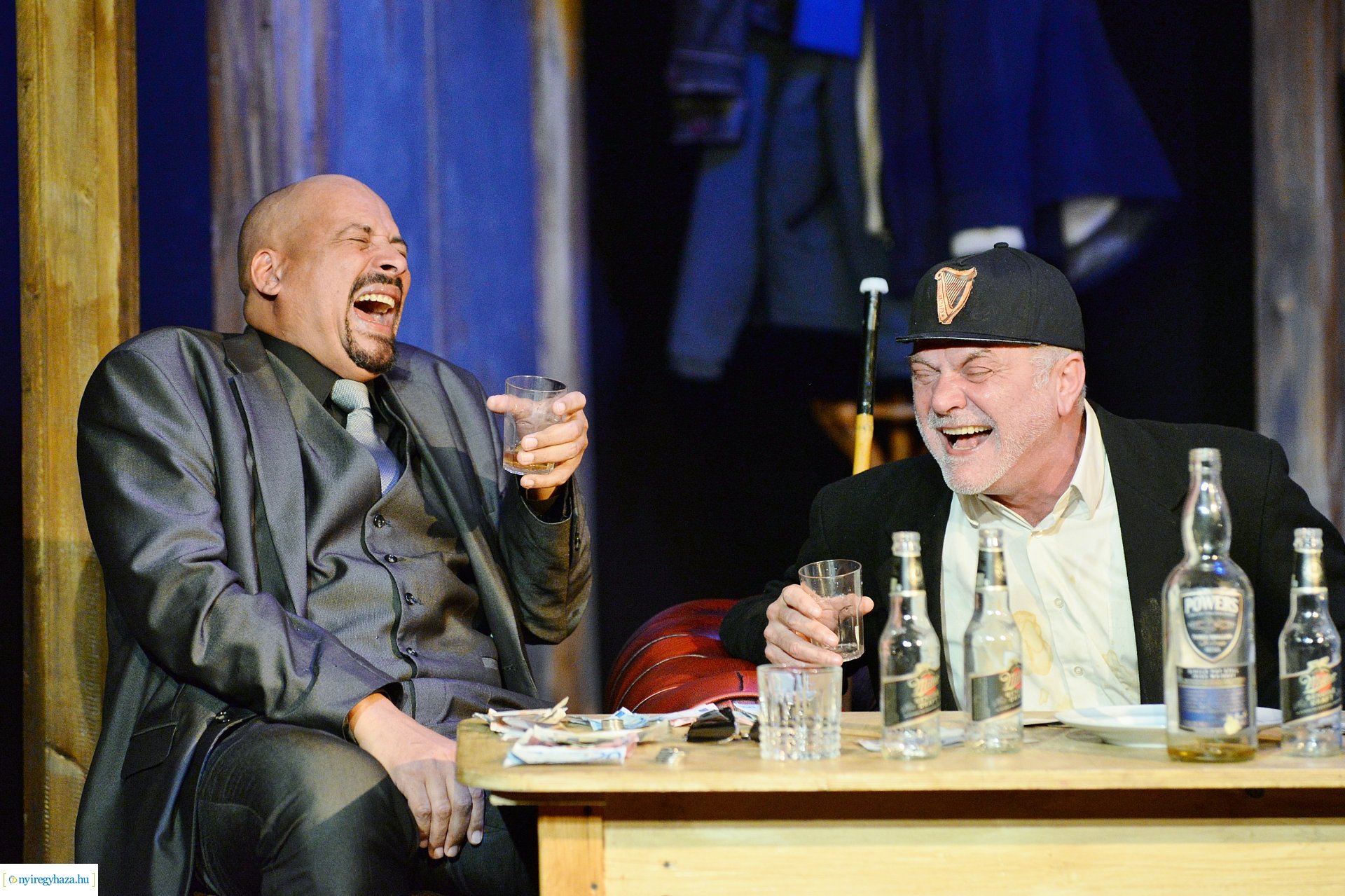 Tengeren - bemutató a Krúdy Kamara színpadán