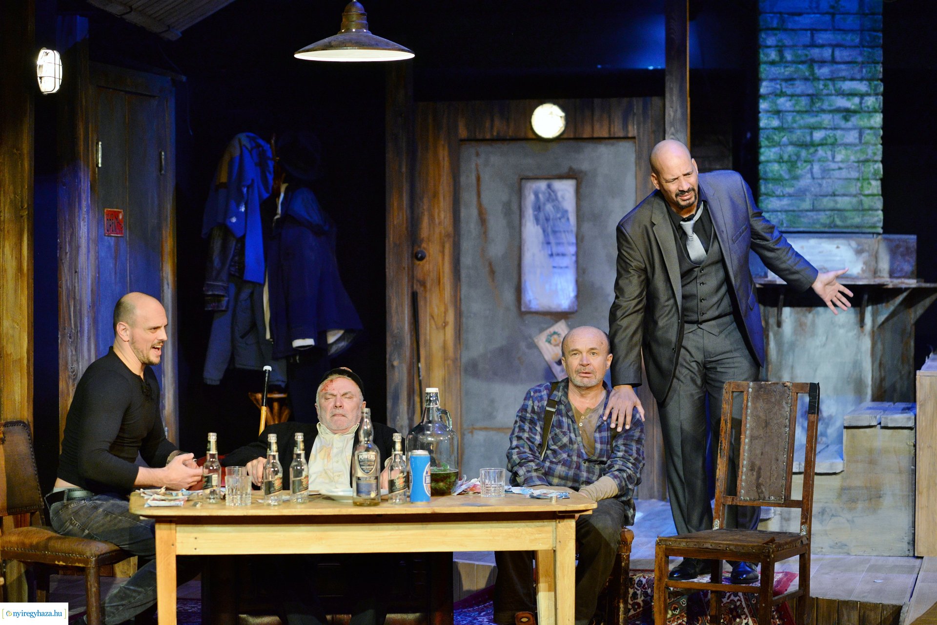 Tengeren - bemutató a Krúdy Kamara színpadán