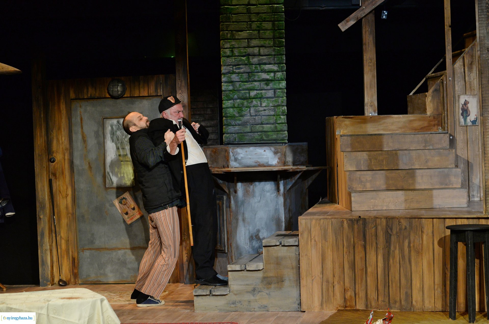 Tengeren - bemutató a Krúdy Kamara színpadán