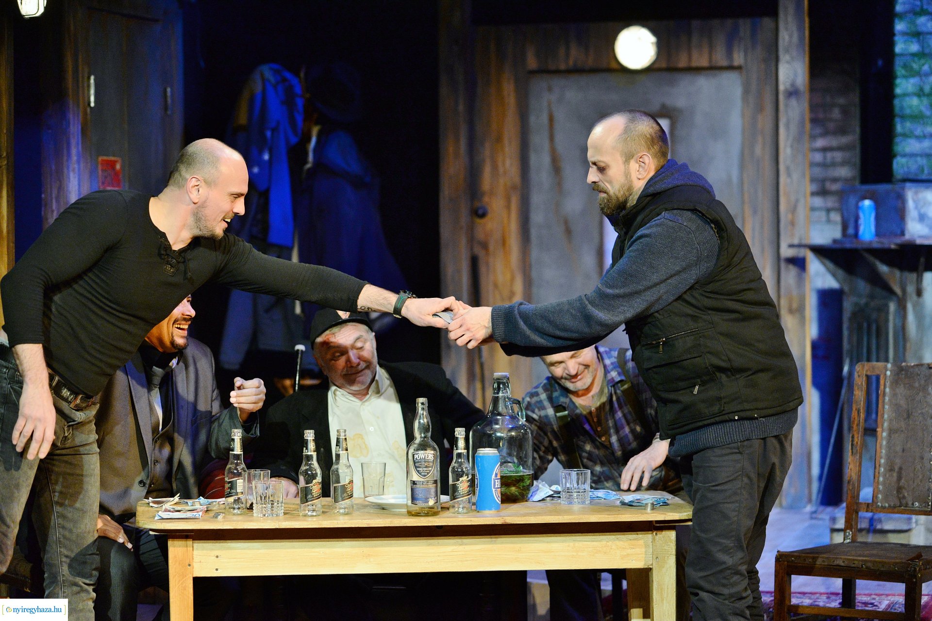 Tengeren - bemutató a Krúdy Kamara színpadán