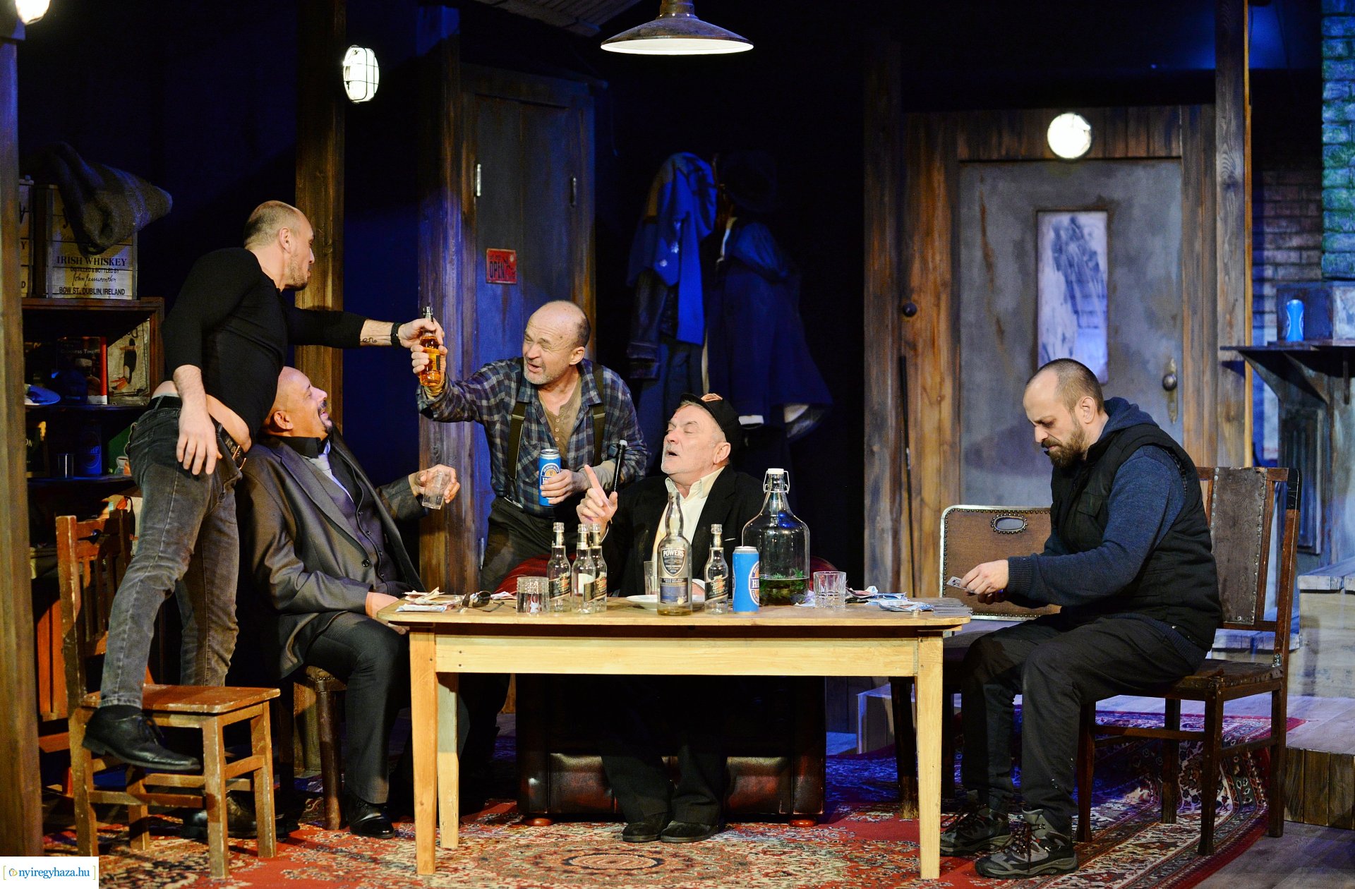 Tengeren - bemutató a Krúdy Kamara színpadán