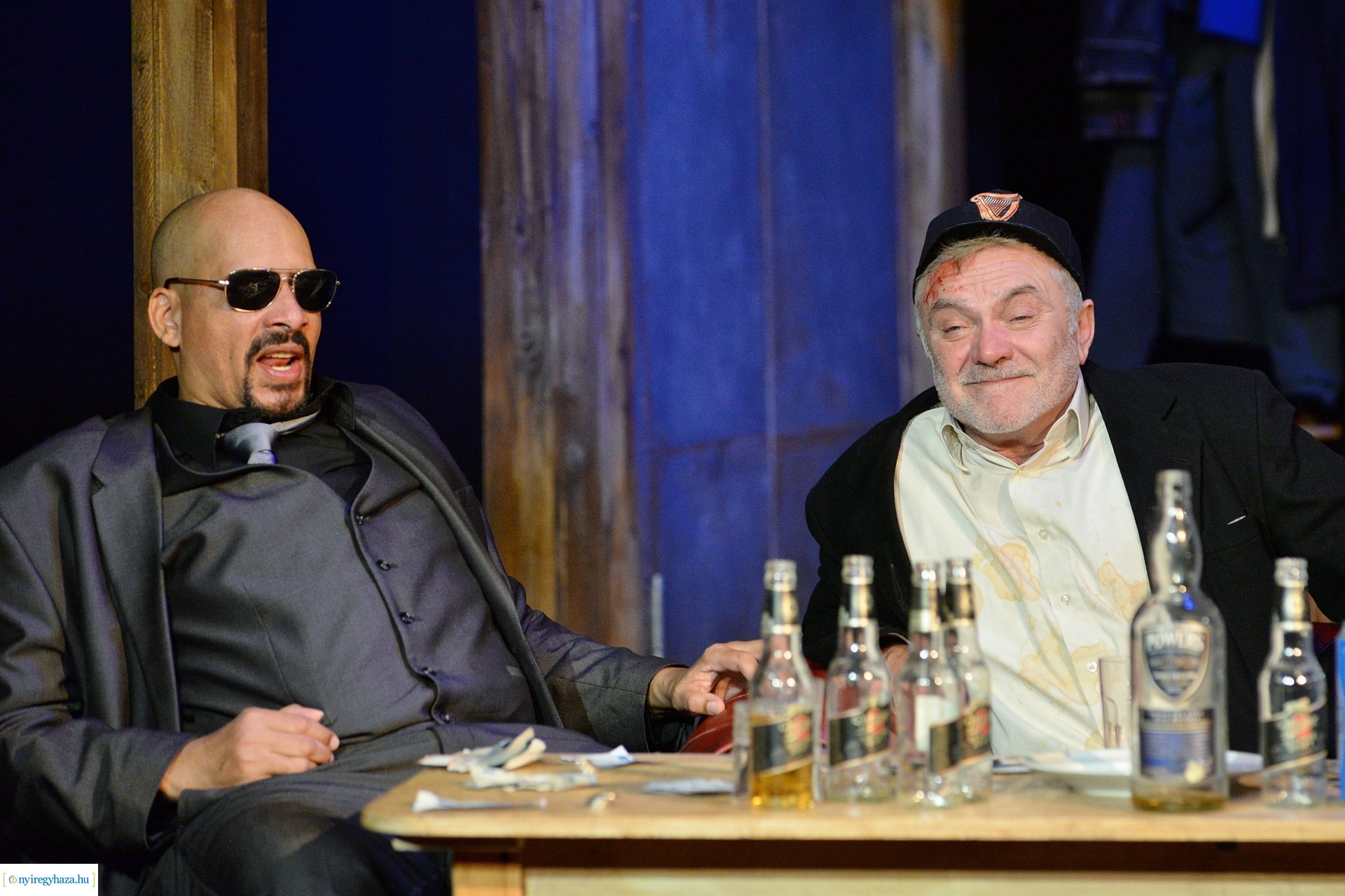 Tengeren - bemutató a Krúdy Kamara színpadán