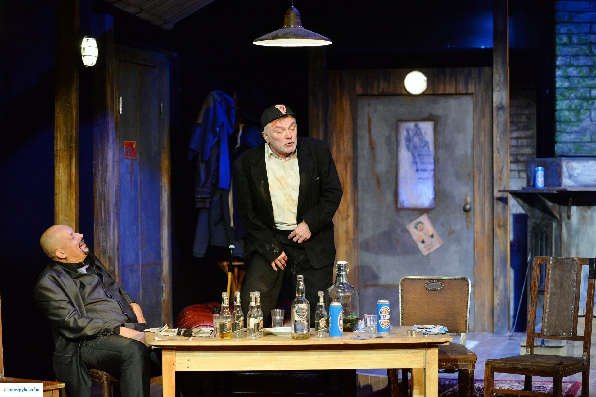 Tengeren - bemutató a Krúdy Kamara színpadán