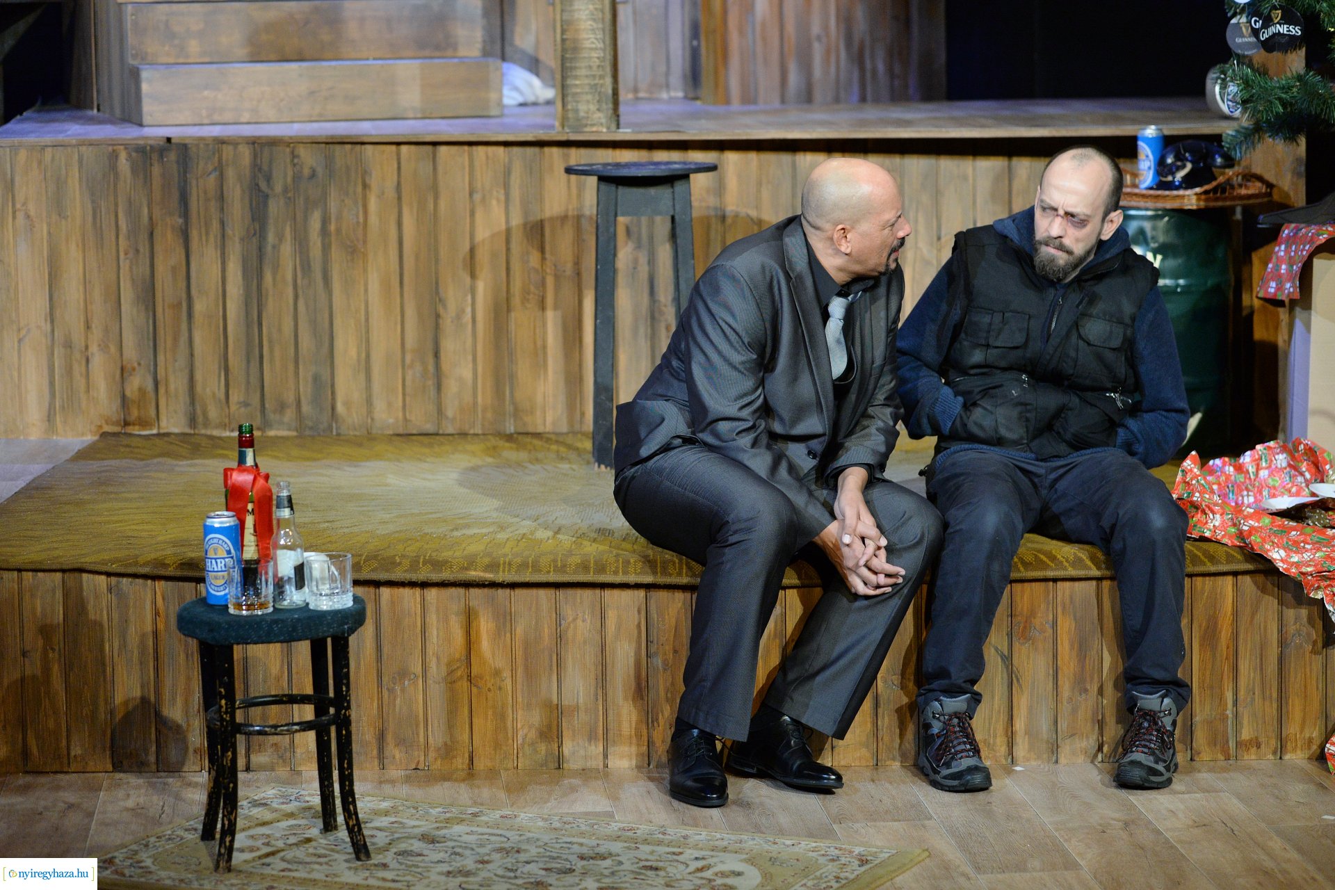 Tengeren - bemutató a Krúdy Kamara színpadán