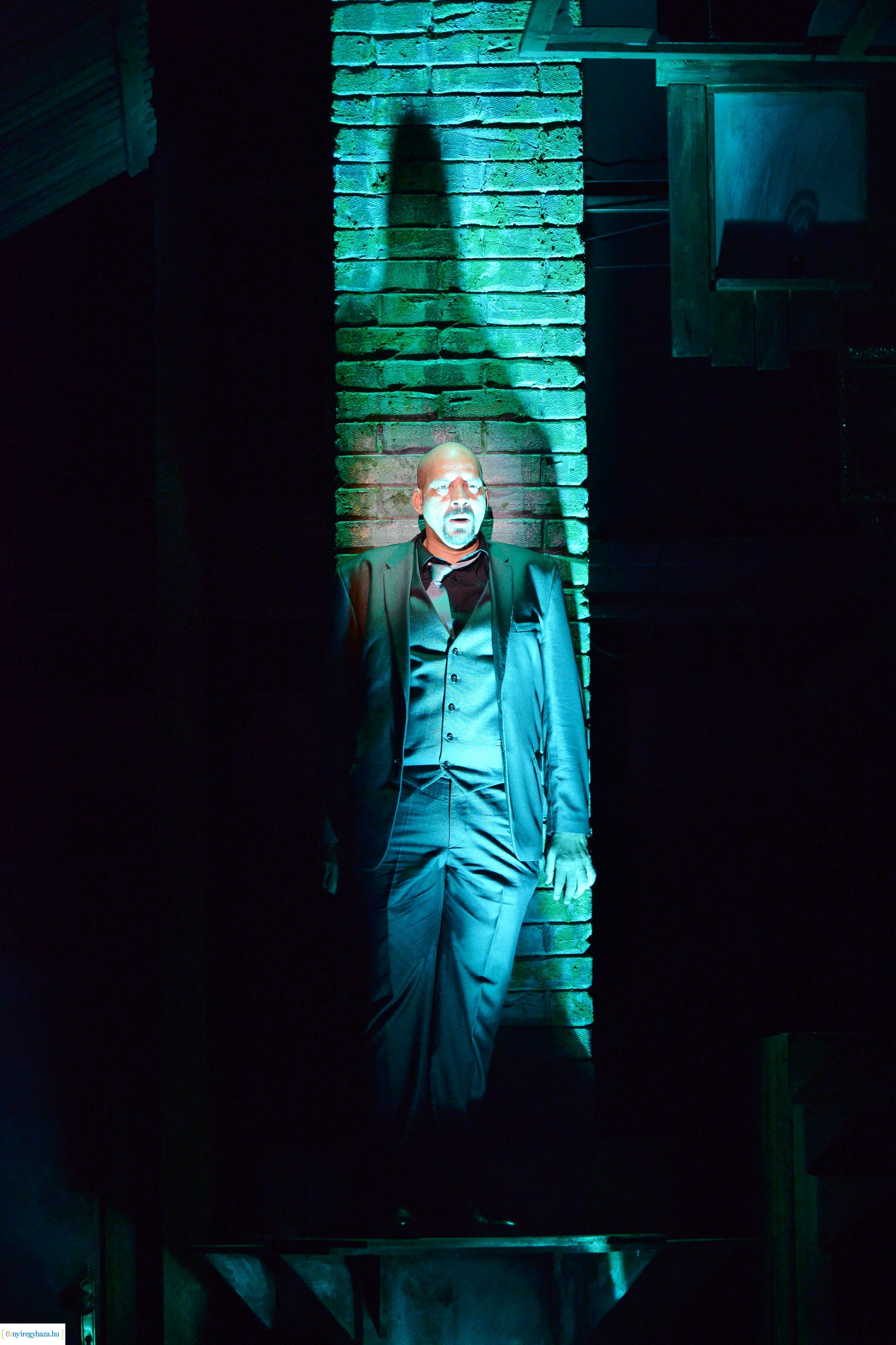 Tengeren - bemutató a Krúdy Kamara színpadán