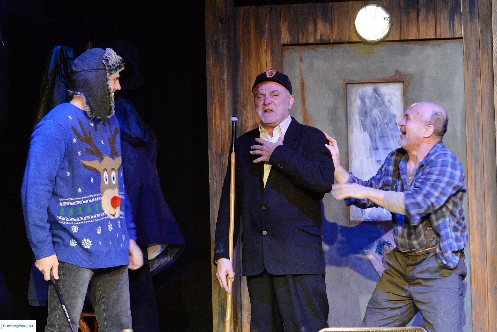 Tengeren - bemutató a Krúdy Kamara színpadán