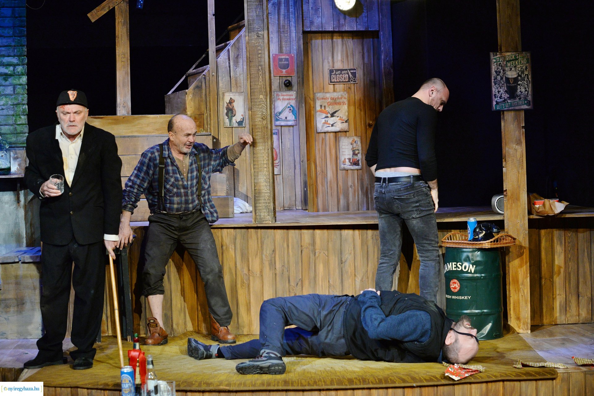 Tengeren - bemutató a Krúdy Kamara színpadán