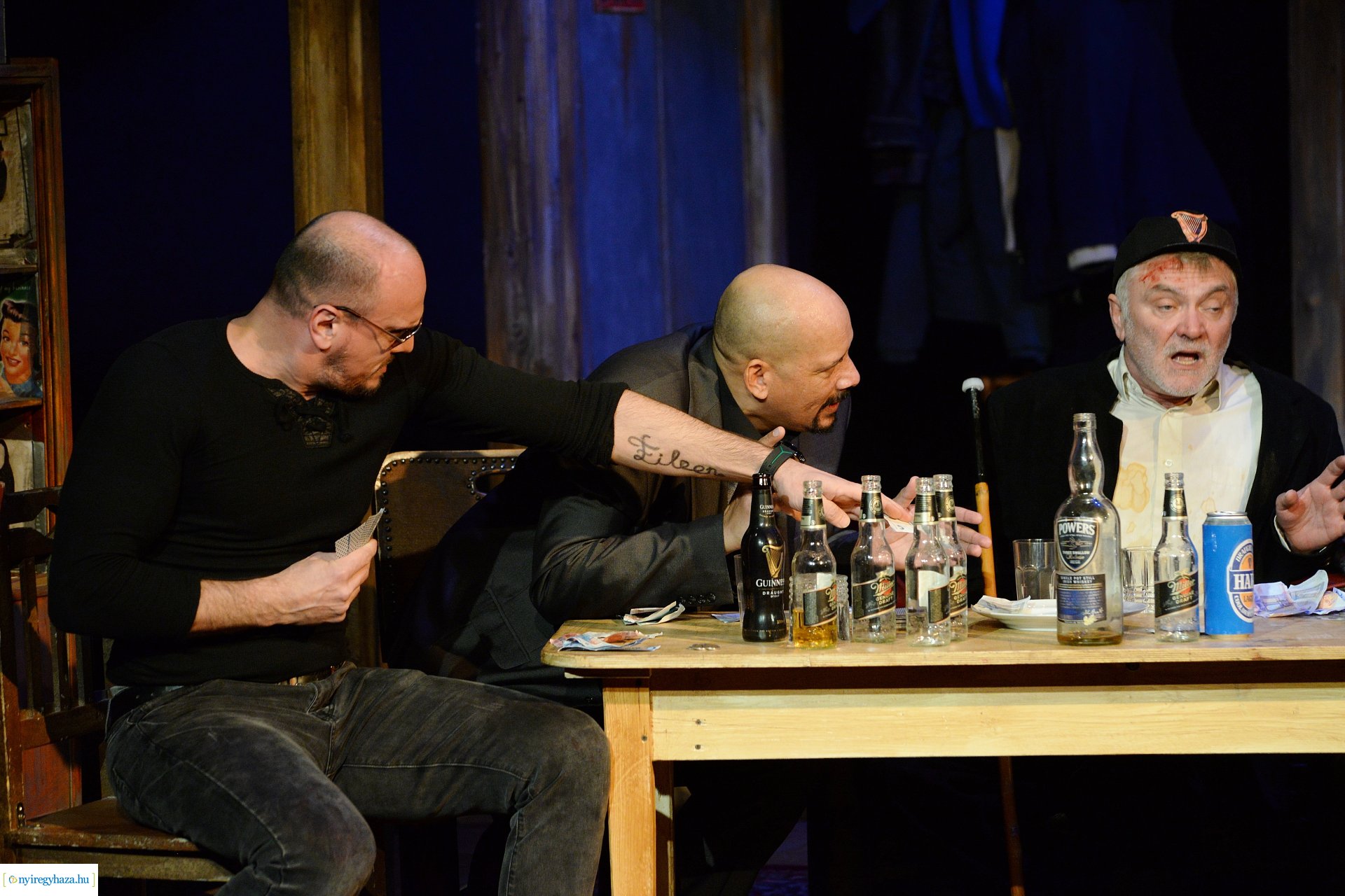 Tengeren - bemutató a Krúdy Kamara színpadán