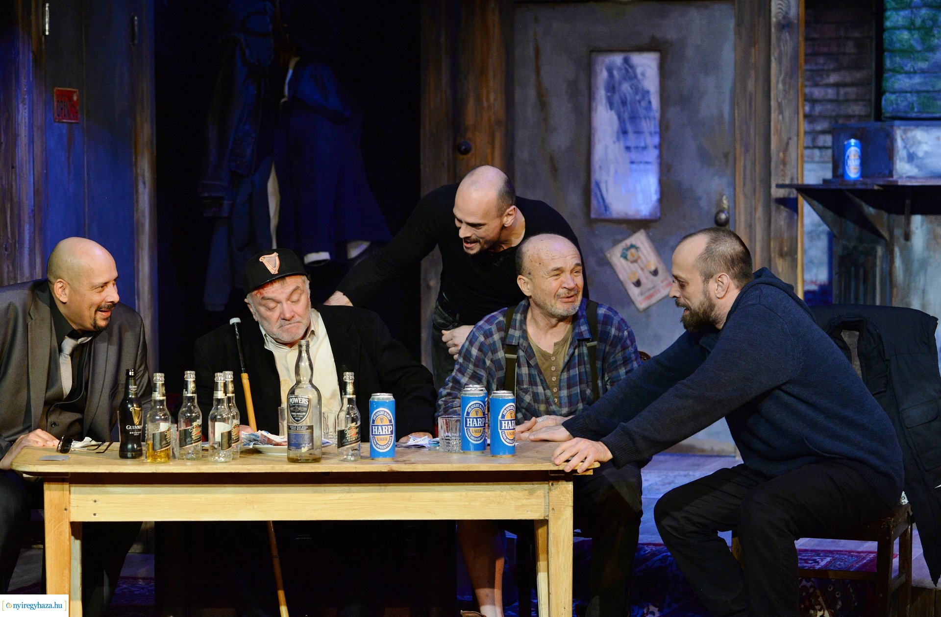 Tengeren - bemutató a Krúdy Kamara színpadán