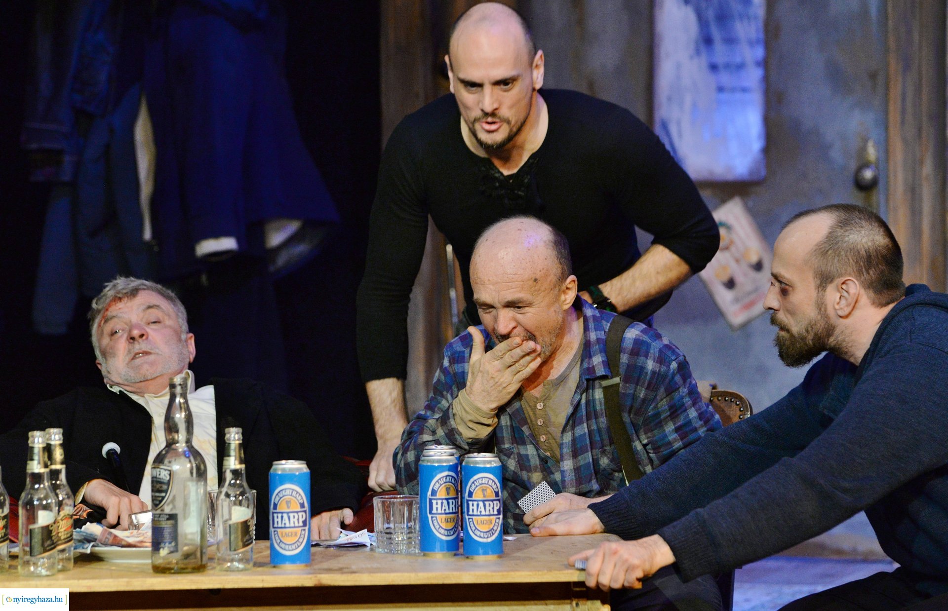 Tengeren - bemutató a Krúdy Kamara színpadán