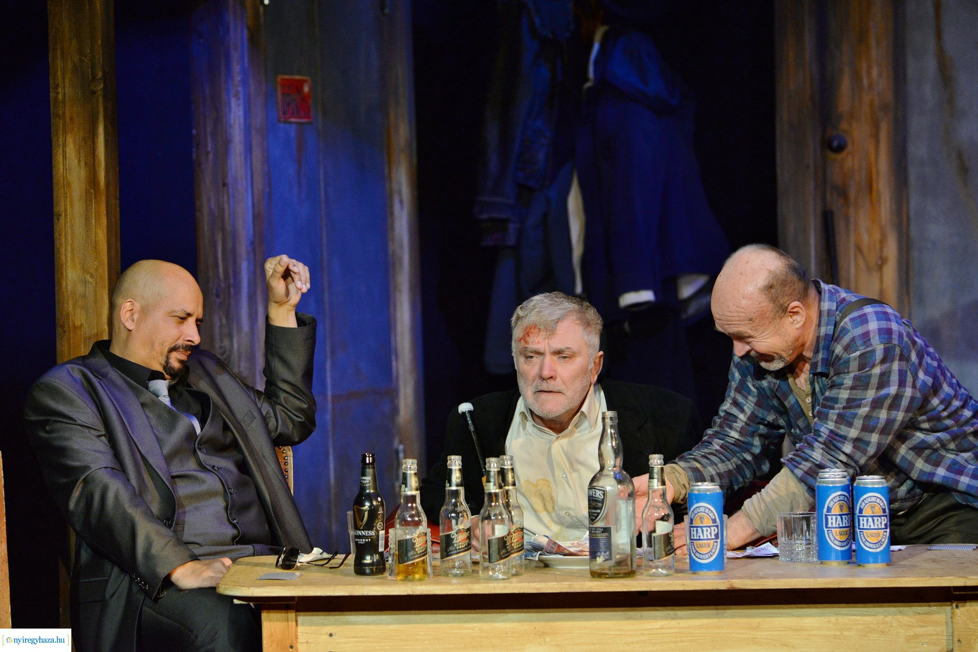 Tengeren - bemutató a Krúdy Kamara színpadán