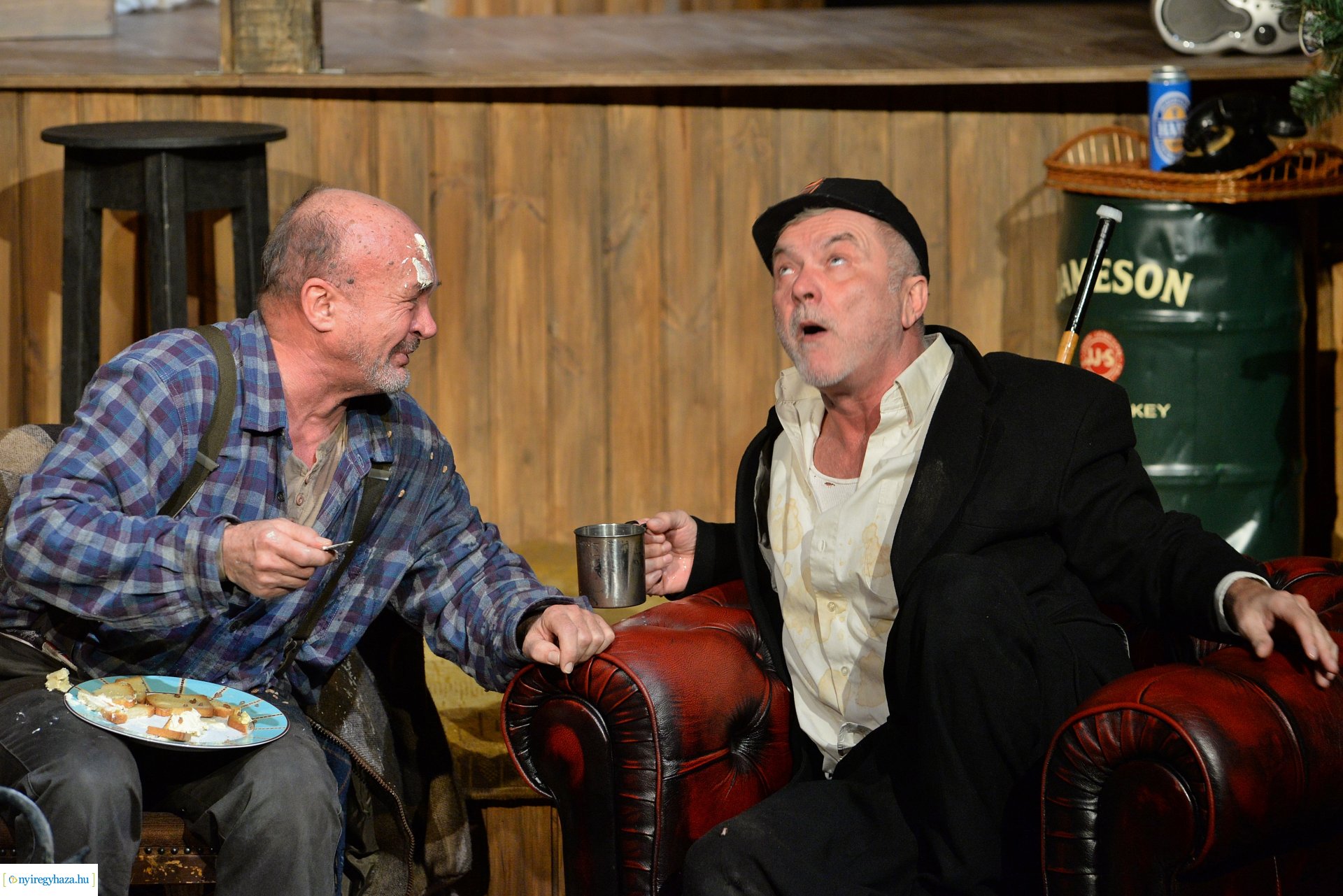 Tengeren - bemutató a Krúdy Kamara színpadán