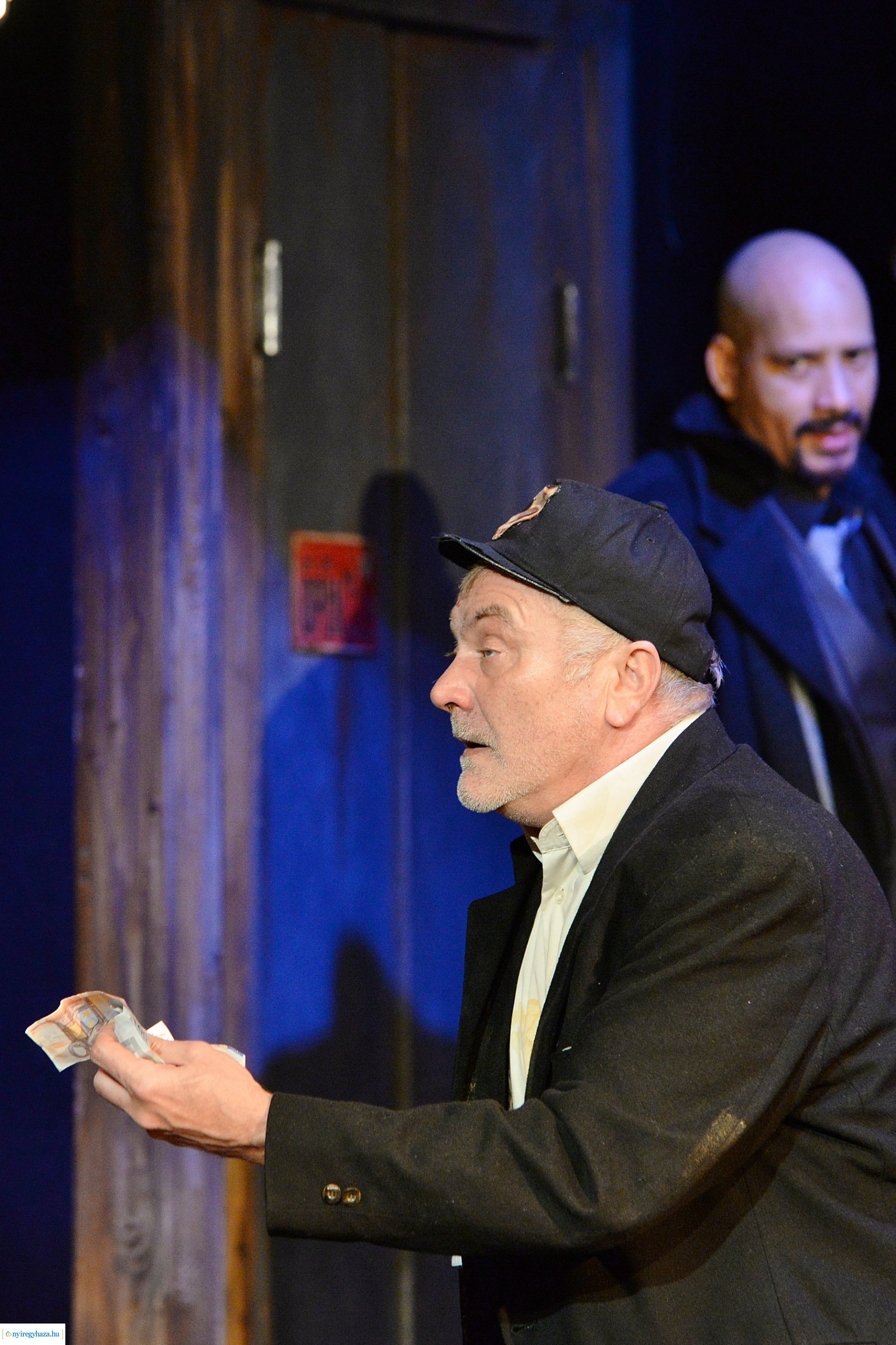 Tengeren - bemutató a Krúdy Kamara színpadán