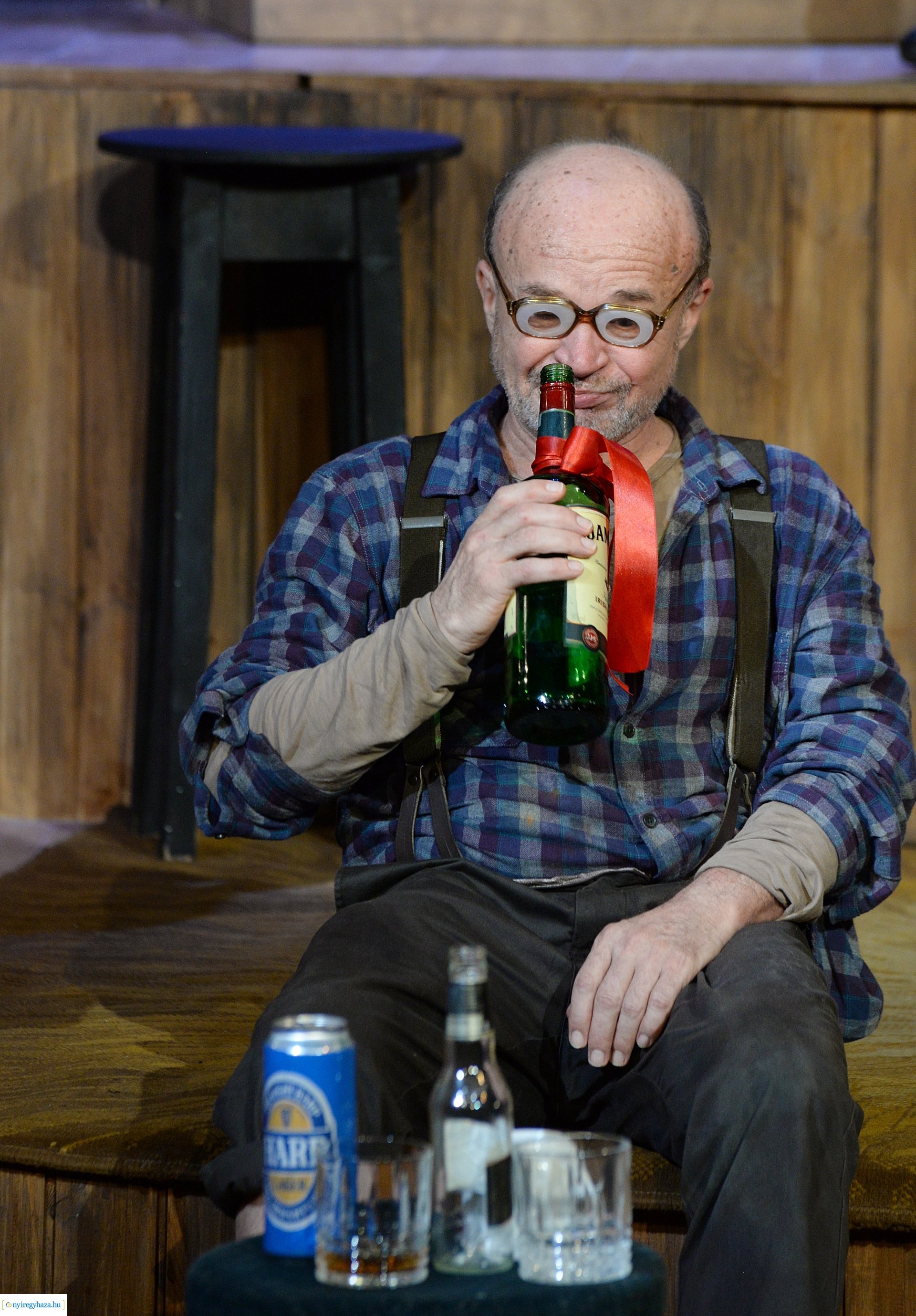 Tengeren - bemutató a Krúdy Kamara színpadán