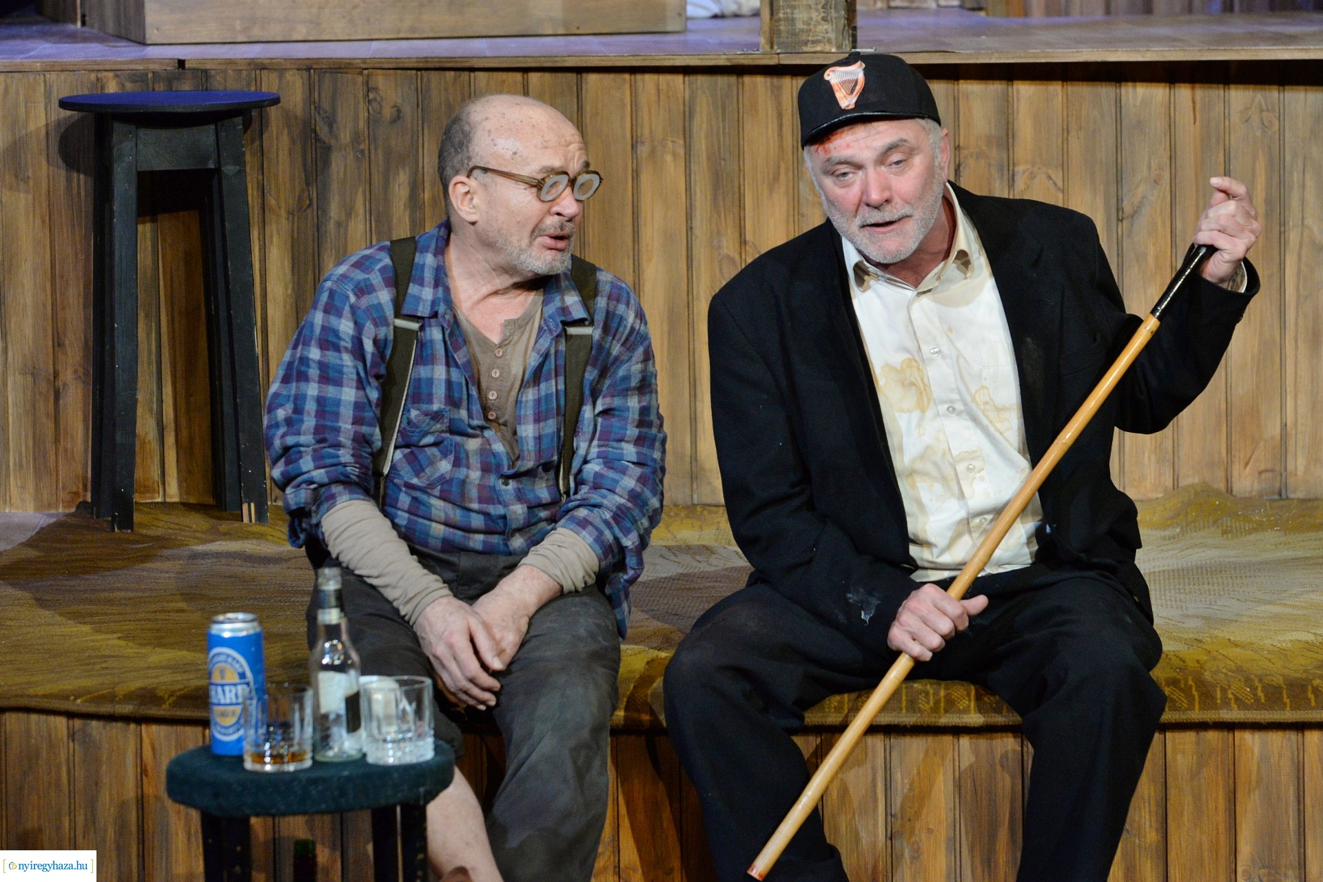 Tengeren - bemutató a Krúdy Kamara színpadán