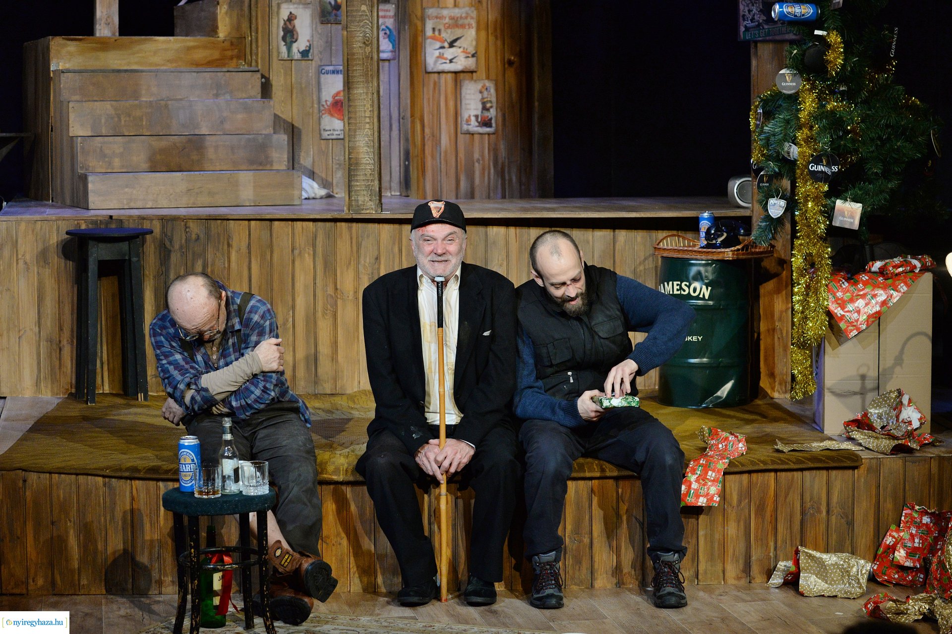 Tengeren - bemutató a Krúdy Kamara színpadán