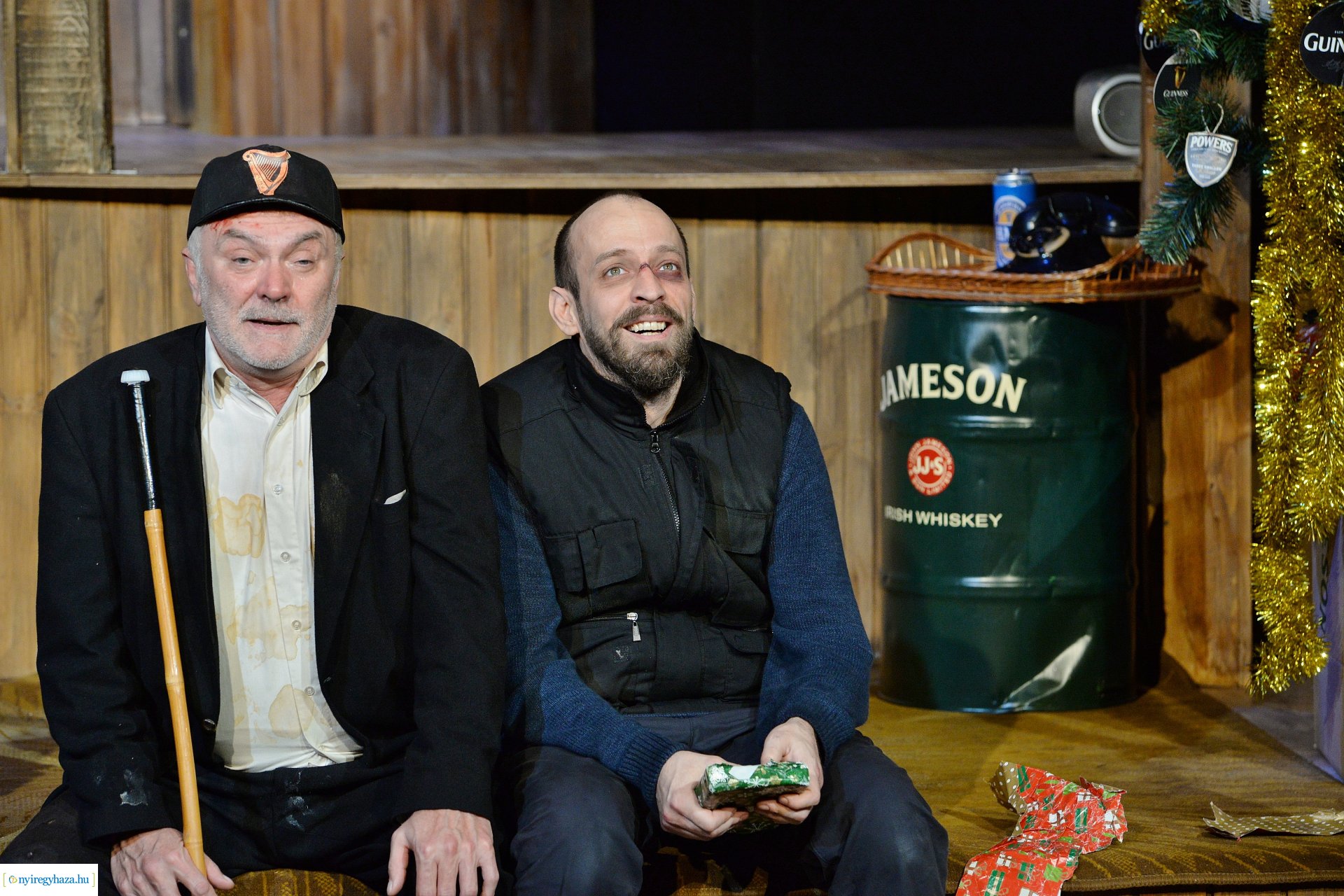 Tengeren - bemutató a Krúdy Kamara színpadán