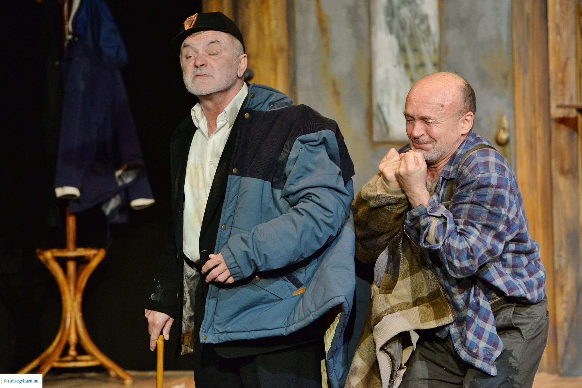 Tengeren - bemutató a Krúdy Kamara színpadán